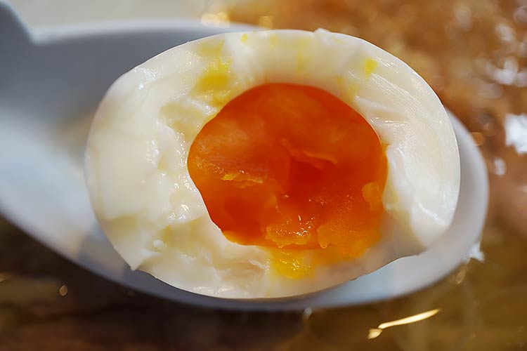 トッピングの味塩玉 | 沖縄那覇安里 肉マースソバ・マサミ