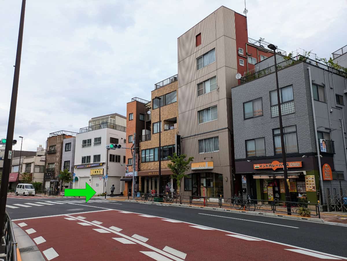 麺'sclub 酒池肉林 東京荒川は三河島駅の出口を出て左に曲がり、最初の信号を右に曲がった先にある
